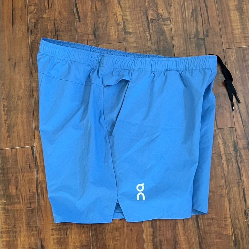 On Running ESSENTIAL SHORTS - Picture 3 of 11
